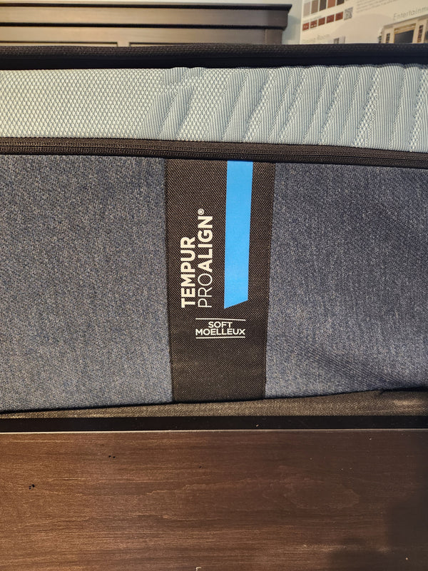 Close-up of a Tempur-pedic Pro Align 2.0 - Soft mattress with TEMPUR Material for pressure relief on a wooden frame.