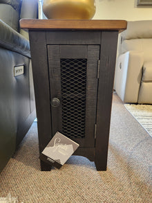Valebeck Chairside T468 End Table