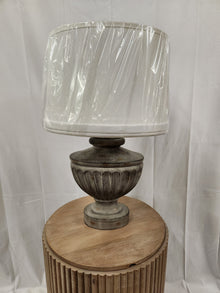 18E10 Villa Pompeii Table Lamp