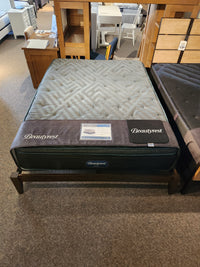 A Fashion Willa Queen Platform Bedframe supports a Beautyrest mattress, with product info displayed on top.