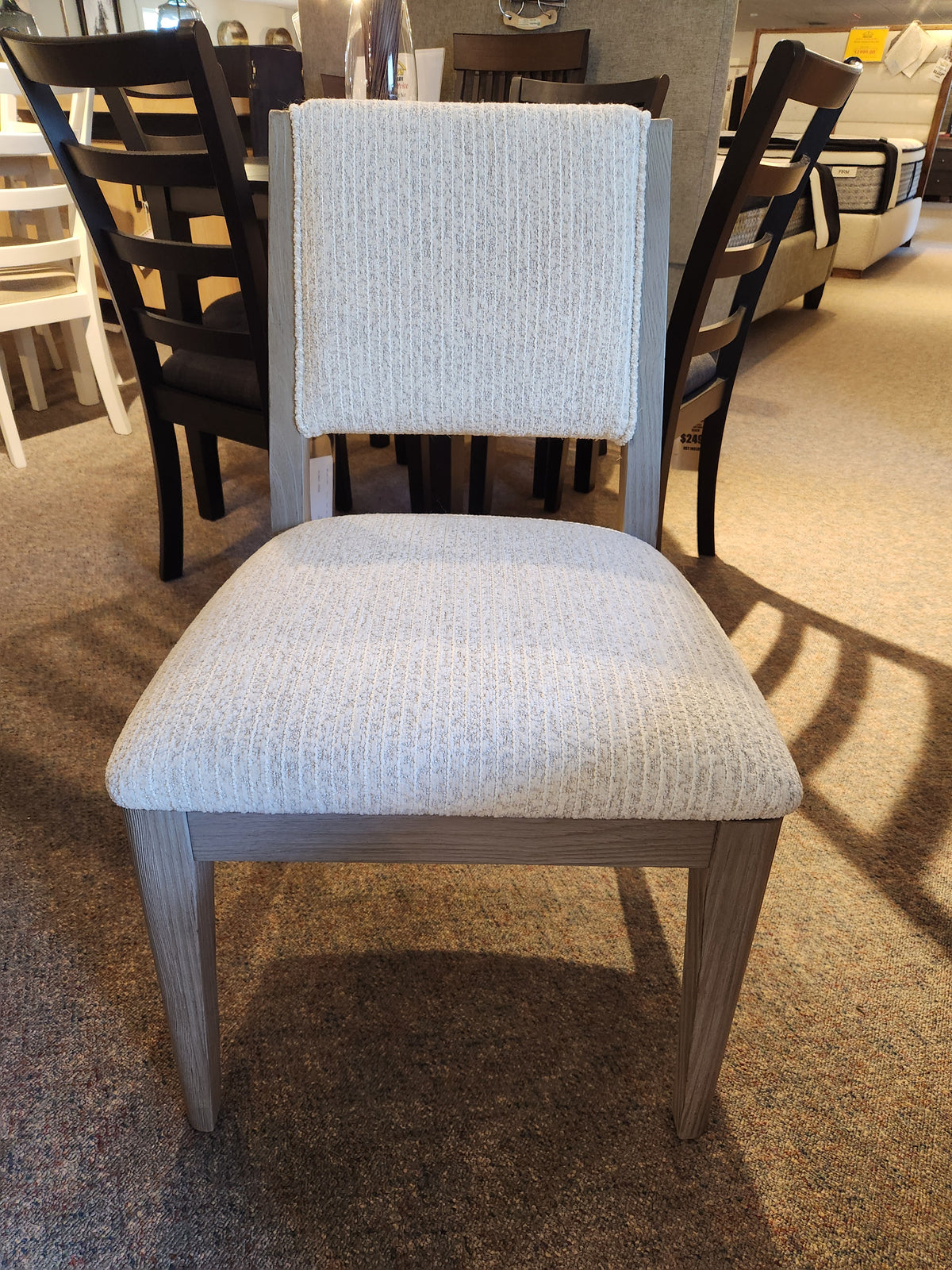 Braelyn D5874 60" Round 5 piece dining package
