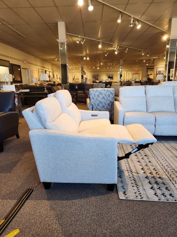 La-Z-Boy 810 Quinault Power Reclining Loveseat w/ Zero G & Headrest, ideal for petite frames, in light gray.
