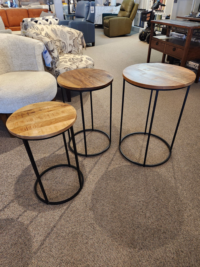 The Jofran 2330-Warneram Nesting Tables with black metal legs add rustic charm to any showroom’s carpeted floor.