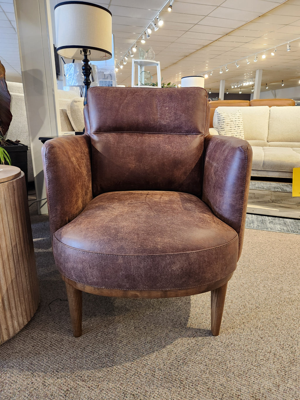 753 Stationary Chair – Conway Furniture