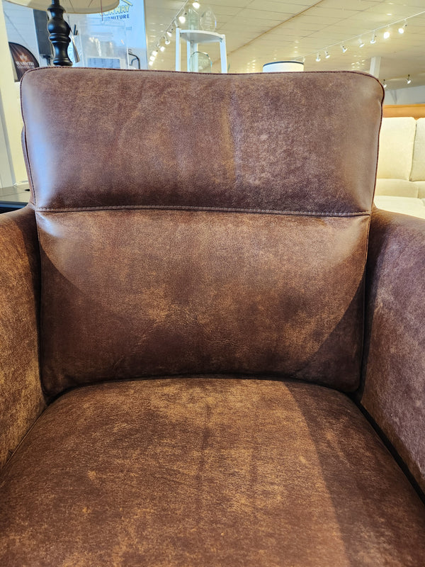 753 Stationary Chair