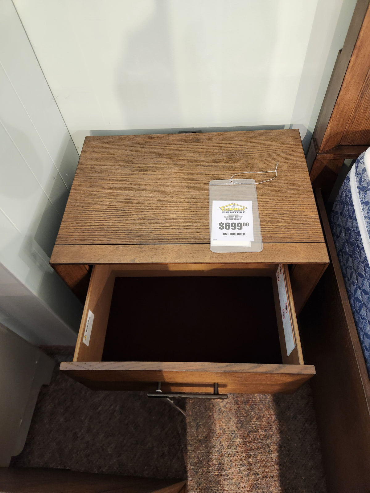 B6396-01 - Nightstand