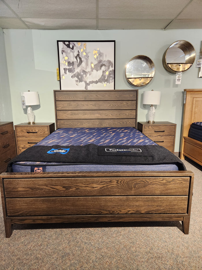 Belmont Queen Oak Bed
