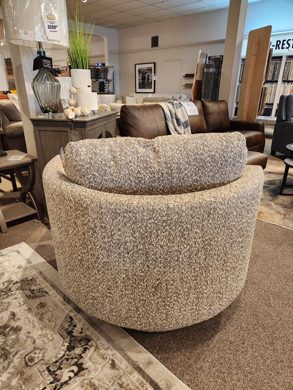 2524 Swivel Chair