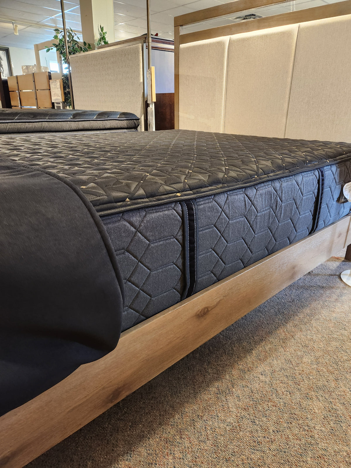 Beauty-rest Amon Hybrid Plush Mattress