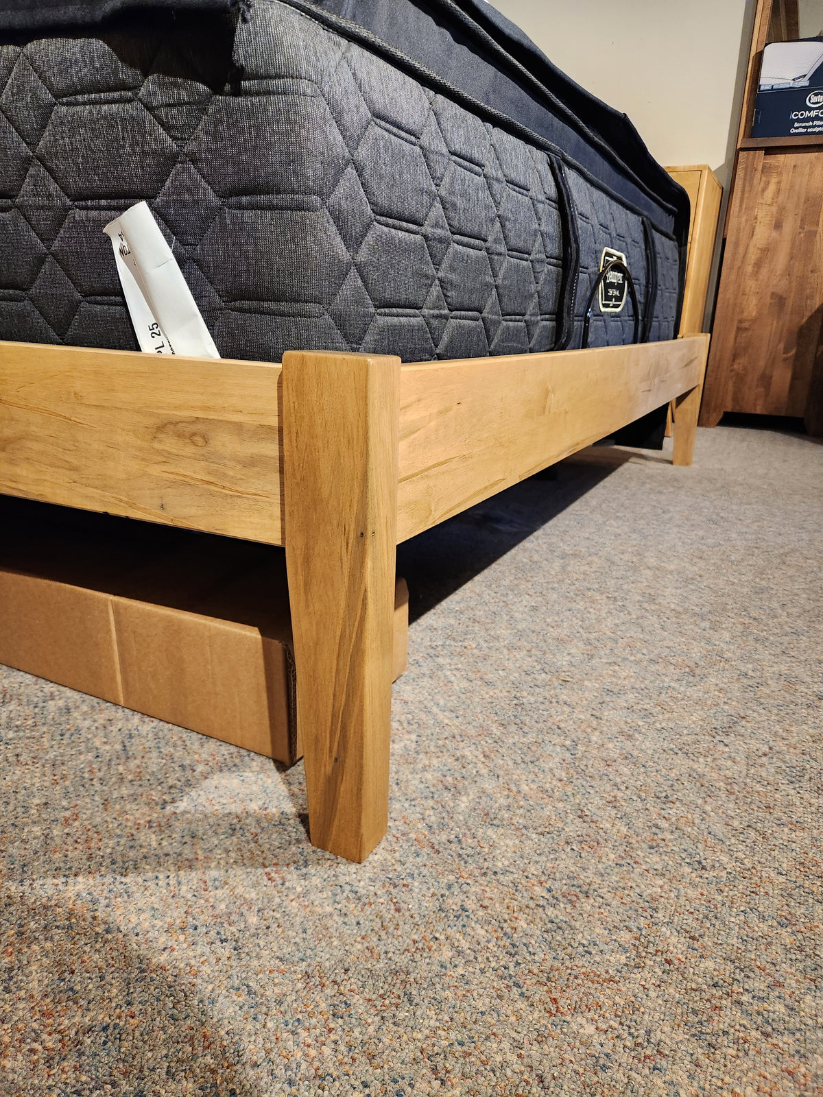 Rocklynd Golden Oak/Cherry King Panel Bed