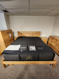Rocklynd Golden Oak/Cherry King Panel Bed