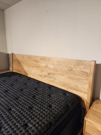 Rocklynd Golden Oak/Cherry King Panel Bed
