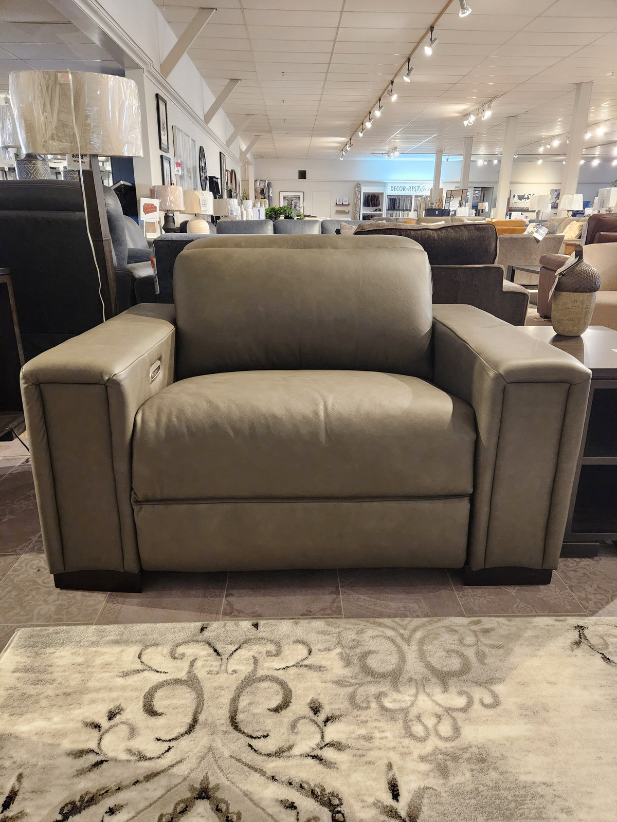 812 Armitage Reclining Chair