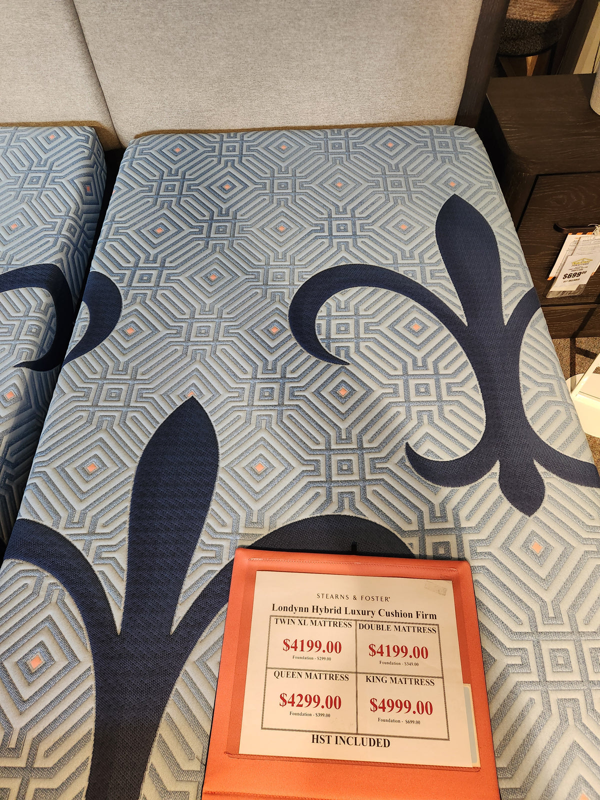 Londynn 14 1/2" Hybrid Luxury Cushion Firm Mattress