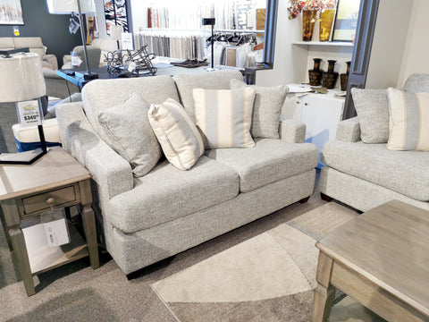 605 Cleo Loveseat
