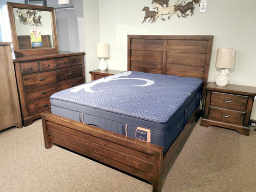 Bedroom set with Vaughan Bassett Casual Lancaster 817 Queen Bed, mattress, tables, dresser, lamps on carpeted floor.