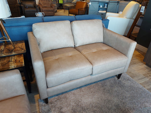3M1 Leather Loveseat