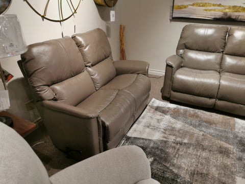 739 Turner Reclining Loveseat
