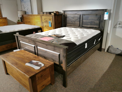 882 Thomas Panel Bed Pine